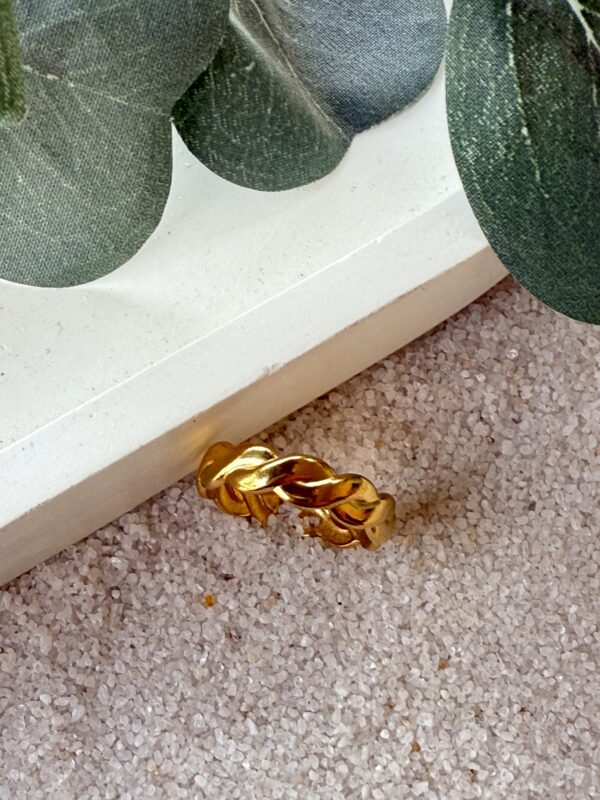 GOLDEN WEAVE